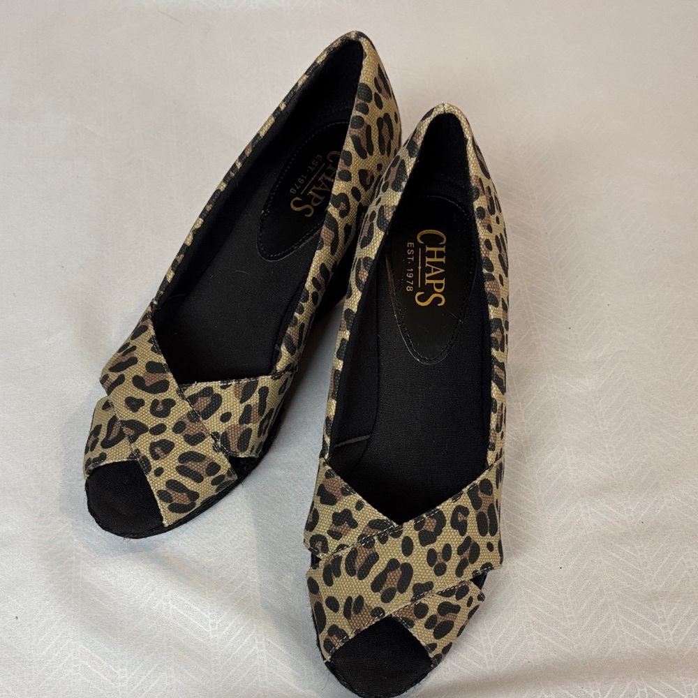 Chaps Women's Animal Print Peep Toe Wedges size 8.5.